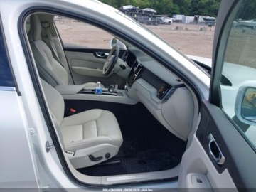 Volvo XC60 II 2023 Volvo XC 60 B5 Plus Bright Theme 2023 2.0l 2.0 Benzyna 247KM, zdjęcie 9