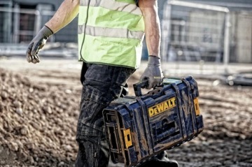 DeWalt Box Tool Suitcase DS150 ToughSystem очень сильна