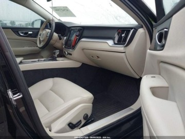 Volvo S60 III Sedan 2.0 T5 250KM 2020 Volvo S60 2020 Volvo S60 T5 FWD Momentum 2.0 Benzyna 250KM, zdjęcie 4