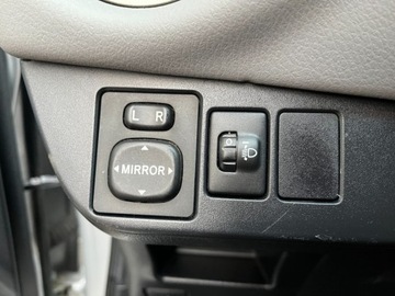 Toyota Yaris III Hatchback 5d Facelifting 1.33 Dual VVT-i 99KM 2015 Toyota Yaris 1.3 benzyna 99 KM automat zarej w PL zadbany mozliwa zam, zdjęcie 25