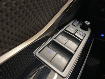 Toyota C-HR I Crossover Facelifting 1.8 Hybrid 122KM 2022 Toyota C-HR 1.8 Hybrid Executive Toyota C-HR 1.8 E, zdjęcie 19