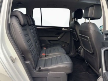 Volkswagen Touran III 1.5 TSI EVO 150KM 2022 Volkswagen Touran Touran, Ogrzewanie Postojowe, Hak, Asystenci, Kamera, 1.5, zdjęcie 13