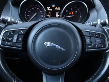 Jaguar XE Sedan 2.0 i4 180KM 2016 Jaguar XE 20d, Salon Polska, 177 KM, Automat, zdjęcie 11