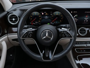 Mercedes Klasa E W213 Limuzyna Facelifting 3.0 E450 367KM 2022 Mercedes E E 450 4MATIC, Serwis ASO, 4X4, zdjęcie 16