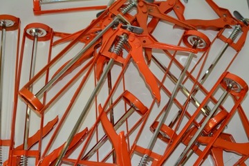 Pistolet wyciskacz szkieletowy do silikonów klejów