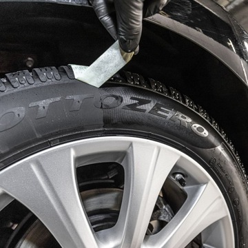 MOJE AUTO Pianka do pielęgnacji Opon Preparat przywracający czerń 520ml