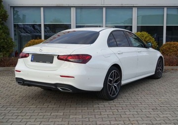 Mercedes Klasa E W213 Limuzyna Facelifting 2.0 220d 200KM 2023 Mercedes-Benz Klasa E AMG, 4-Matic, kamera, CarPlayAA, LED, Ambient, 2.0 2, zdjęcie 2