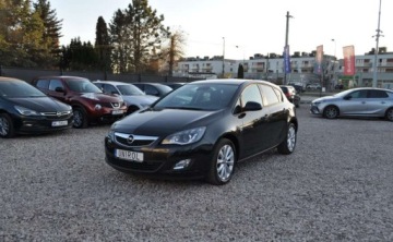 Opel Astra J Hatchback 5d 1.4 Turbo ECOTEC 140KM 2012 Opel Astra 1.4 Benzyna Xenon Tempomat Cz. parkowania Klimatyzacja 1.4 140KM