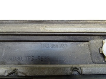 LIŠTA DVEŘE LEVÝ PŘEDNÍ SPODNÍ VW SCIROCCO III 3 1K8854939