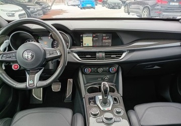 Alfa Romeo Stelvio SUV Facelifting 2.9 510KM 2022 Alfa Romeo Stelvio 2.9 V6 Bi-Turbo Quadrifoglio Q4 aut 2.9 Benzyna 510KM, zdjęcie 11