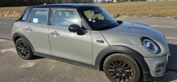 Mini Mini F56 Hatchback 3d Facelifting Cooper 1.5 136KM 2018 Mini Cooper Heading street