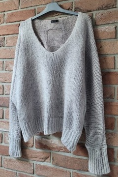 Sweter w serek malowany Minouu
