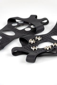 Кошки для снега и льда с нескользящими резиновыми подушечками.