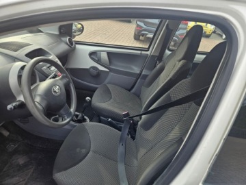 Toyota Aygo I Hatchback 3d 1.0 VVT-i 68KM 2010 Toyota Aygo 1.0 klimatyzacja, zdjęcie 4