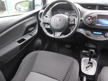 Toyota Yaris III Hatchback 5d Facelifting 2017 1.5 Hybrid 100KM 2018 Toyota Yaris 1.5 Hybrid, Salon Polska, Automat, zdjęcie 6