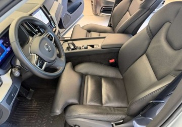 Volvo XC60 II Crossover Facelifting 2.0d B4 197KM 2024 Volvo XC 60 XC 60 2.0 HYB 197 KM 2024r Bezwypadkowy 2.000 km Warszawa, zdjęcie 6