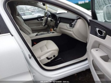 Volvo XC60 II 2023 Volvo XC 60 B5 Plus Bright Theme, 2023r., 4x4, 2.0L 2.0 Benzyna 247KM, zdjęcie 8