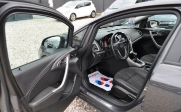 Opel Astra J Hatchback 5d 1.4 Turbo ECOTEC 140KM 2012 Opel Astra 1.4 Benzyna Tempomat Cz. parkowania Klimatyzacja 1.4 Benzyna, zdjęcie 11