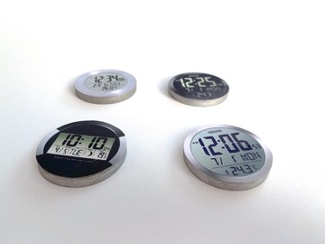 Миниатюрные электронные часы для кукольного домика.