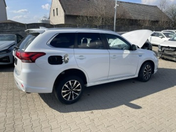 Mitsubishi Outlander III SUV PHEV Facelifting 2020 2.4 PHEV 224KM 2020 Mitsubishi Outlander AWD PHEV Automat Kamera, zdjęcie 5