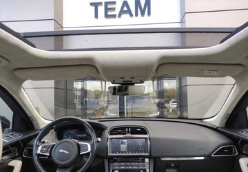 Jaguar F-Pace SUV 2.0 i4P 300KM 2018 Jaguar F-Pace 2.0 300KM Auto AWD Portfolio FV23 2.0 Benzyna 300KM, zdjęcie 2