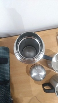 POKROWIEC NA BUTELKĘ Z PASKIEM CZARNY 1000 ML