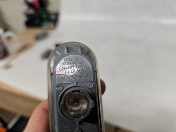 LAMPA SMĚROVKA BLATNÍK 1J0949117 VW SEAT