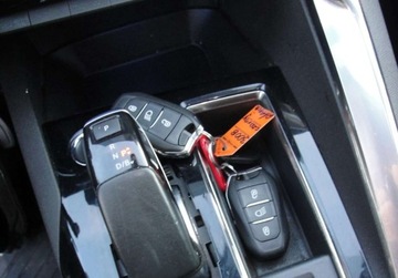 Peugeot 3008 II Plug-In Hybrid Facelifting 1.6 HYBRID 225KM 2022 Peugeot 3008 Plugin-in 1.6 Hybryda Plug-in 225KM, zdjęcie 11