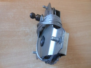 MECHANIZM PODNOSNIK SZYBY DRZWI PRZOD FIAT 125P
