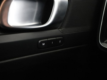 Volvo XC40 Crossover Plug-In 1.5 T5 Plug-in Hybrid 262KM 2020 Volvo XC 40 R-Design PHEV auotomat alcantara navi, zdjęcie 36