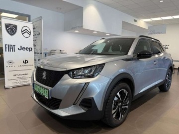 Peugeot 2008 II e-SUV Elektryczny 50kWh 136KM 2023 Peugeot 2008 e-2008 Allure Pack Salon PL Leasing 101,8 Po serwisie