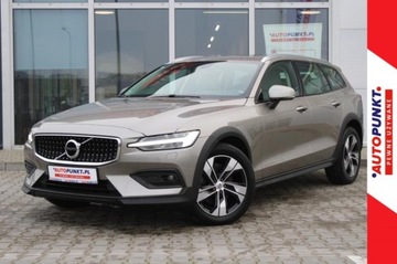 Volvo V60 II  2022 Volvo V60 Cross Country Momentum Pro