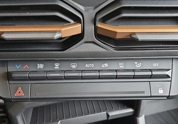 Dacia Duster II SUV Facelifting 1.0 TCe 90KM 2025 Dacia Duster NOWY 1.0 TCe 100KM LPG 1WL SalonPL VAT23 PakietParking GrupaA, zdjęcie 16