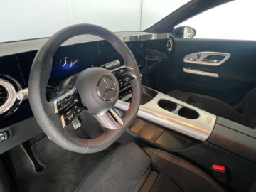 Mercedes CLA C118/X118 2025 MERCEDES-BENZ CLA 200 AMG Line Sedan 1.5 (163KM) 2025, zdjęcie 5