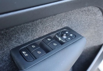 Volvo XC40 Crossover Facelifting 2.0 B4 197KM 2024 Volvo XC 40 B4 197KM PLUS DARK Salon PL I Wlasciciel Serwis ASO Gwarancj, zdjęcie 16