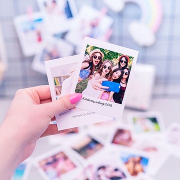 Polaroid печатает 26 фотографий с подписью