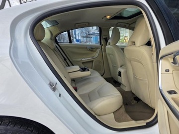 Volvo S60 II Sedan Facelifting 2.0 T5 DRIVE-E 245KM 2015 VOLVO S60 II Premium Plus T5, 2.0l benzyna 245KM Dokumentacja pochodzenia, zdjęcie 26