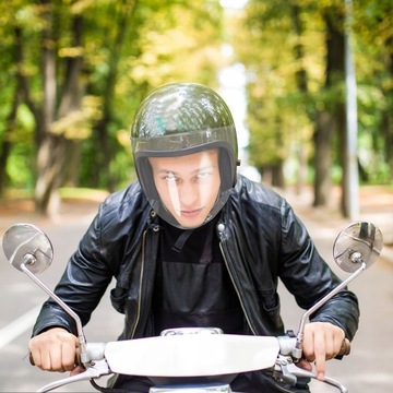 Сменный козырек мотоциклетного шлема.