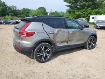 Volvo XC40 2022 Volvo XC 40 2022r, R-Design, 2.0L, 4x4 2.0 Benzyna 252KM, zdjęcie 2