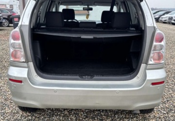 Toyota Corolla Verso AR10 2.2 D-4D 136KM 2009 Toyota Corolla Verso 2009 r. 2.2 Diesel 136KM, zdjęcie 18