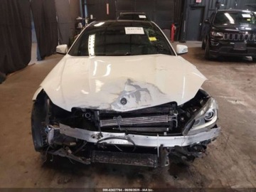 Mercedes Klasa C W205 2013 Mercedes-Benz Klasa C 63 AMG 2013 6.3l 6.3 Benzyna 451KM, zdjęcie 7