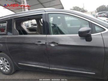 Chrysler Pacifica II 2018 Chrysler Pacifica 2018 Chrysler Pacifica Touring L FWD 3.6 Benzyna 287KM, zdjęcie 8