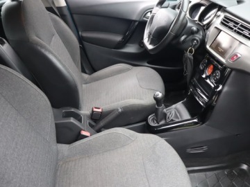 Citroen C3 II Hatchback facelifting 1.2 VTi 82KM 2016 Citroen C3 1.2 VTi, Klima, Tempomat, Parktronic, zdjęcie 8