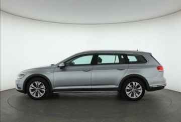 Volkswagen Passat B8 Variant 2.0 TDI BlueMotion SCR 190KM 2018 VW Passat 2.0 TDI, Salon Polska, Serwis ASO, zdjęcie 2