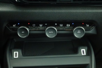 Citroen C4 III SUV 1.2 PureTech 130KM 2022 Citroen C4 1.2 PureTech, Salon Polska, zdjęcie 14