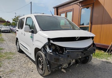 Toyota 2021 Toyota Proace City Verso XI 2021r, 1.5 Diesel. Uszkodzony przod i lekko ty, zdjęcie 1