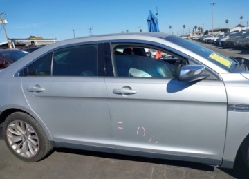 Ford Taurus V 2018 Ford Taurus Limited, od ubezpieczalni 3.5 Benzyna 288KM, zdjęcie 9