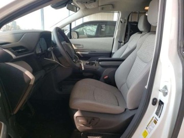 Toyota Sienna III 2023 Toyota Sienna 2023, 2.5L, LE, porysowany lakier 2.5 Benzyna 189KM, zdjęcie 7