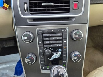 Volvo S60 II Sedan Facelifting 2.0 T5 DRIVE-E 245KM 2015 VOLVO S60 II Premium Plus T5, 2.0l benzyna 245KM Dokumentacja pochodzenia, zdjęcie 15