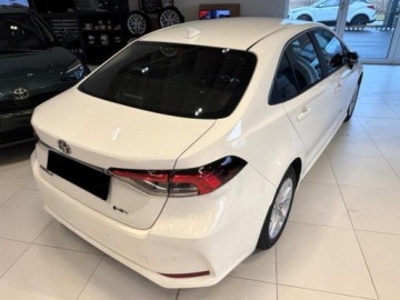 Toyota Corolla XII Sedan Facelifting 1.8 Hybrid 140KM 2025 Od ręki - Comfort 1.8 Hybrid 140KM | Podgrzewane fotele!, zdjęcie 4